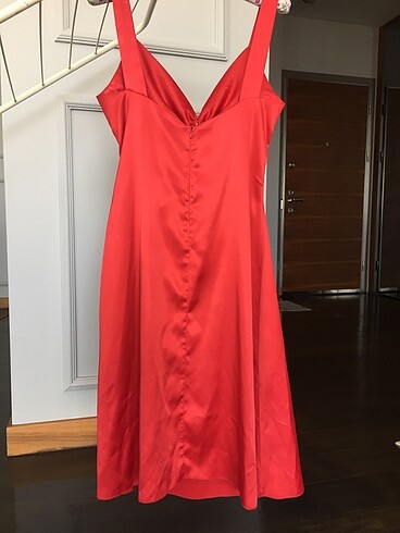 38 Beden kırmızı Renk Kırmızı taşlı saten elbise