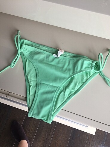 Penti yeşil bikini altı