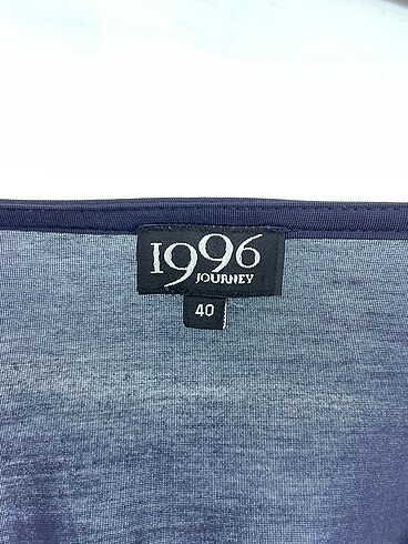 40 Beden çeşitli Renk PreLoved T-shirt %70 İndirimli.