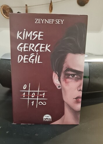 Kimse gerçek degil ciltli