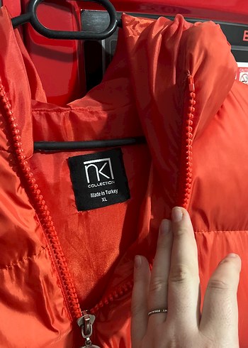 Kırmızı Fermuarlı Kadın Şişme Yelek - Görsel 3