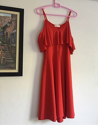 38 Beden Elbise pantolon ve kırmızı elbise.