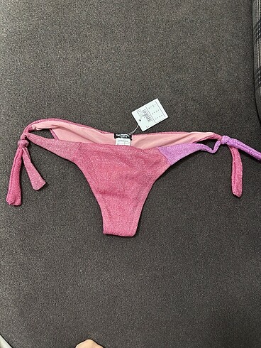 Pembe simli bikini altı