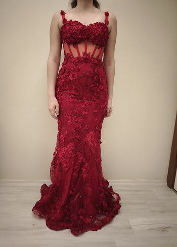 Alfabeta Kırmızı Çiçek İşlemeli Uzun Abiye Elbise - Görsel 5