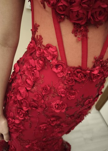 Alfabeta Kırmızı Çiçek İşlemeli Uzun Abiye Elbise - Görsel 4