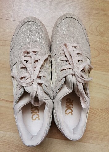 40 Beden Asics spor ayakkabı