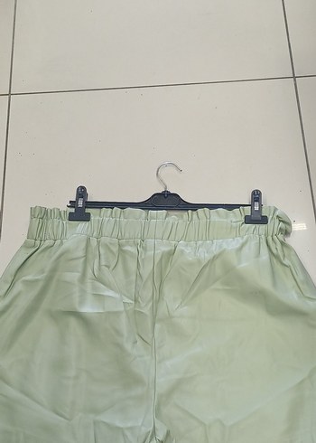 PRİMARK SUNİ Yeşil Deri Mini Şort - Görsel 3