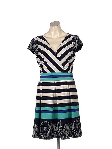 PreLoved Kısa Elbise %70 İndirimli.