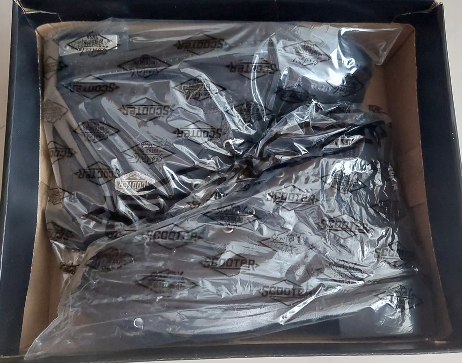 Siyah Erkek Bot - Görsel 3