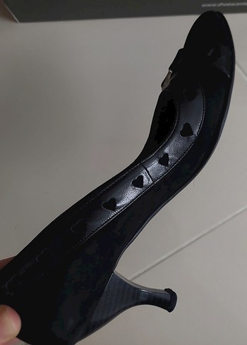 Siyah Topuklu Ayakkabı - Görsel 2