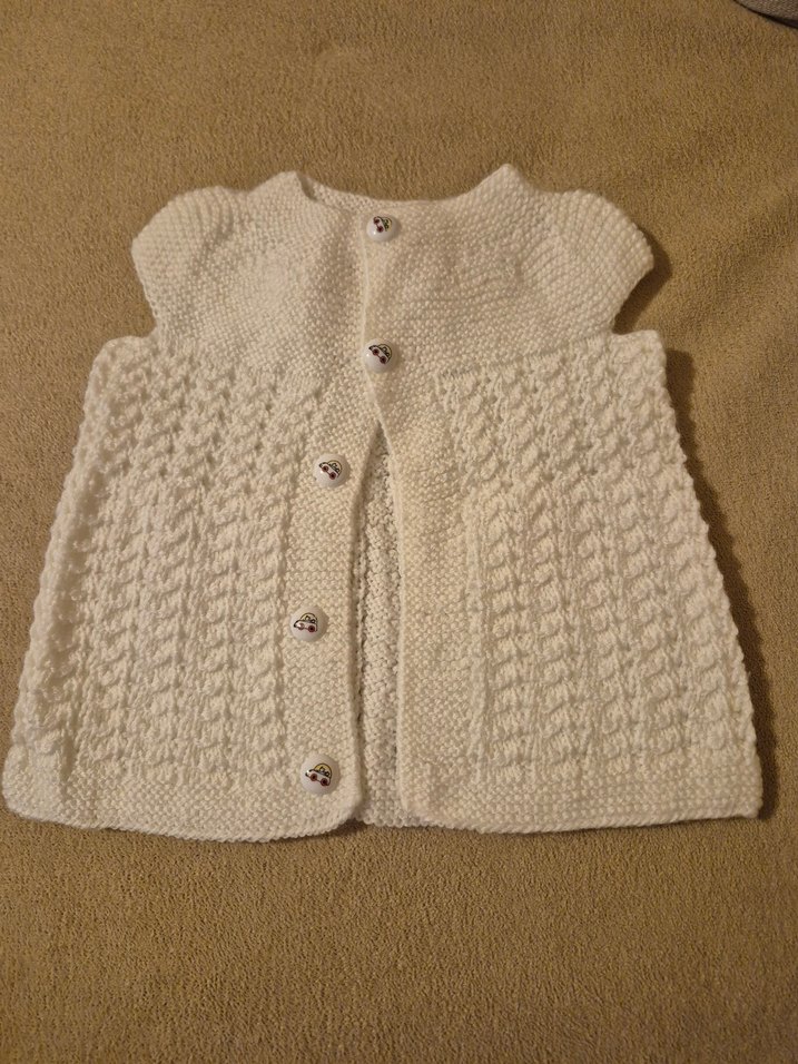 Kız Çocuk Beyaz Örgü Kolsuz Hırka - Görsel 3