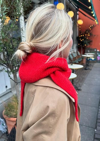 Kırmızı Örgü Kadın Sokak Şalı Kapüşonlu Atkı - Görsel 3