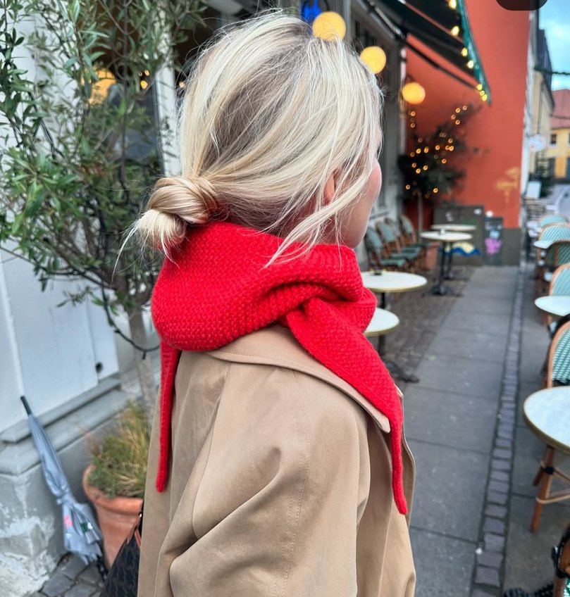 Kırmızı Örgü Kadın Sokak Şalı Kapüşonlu Atkı - Görsel 3