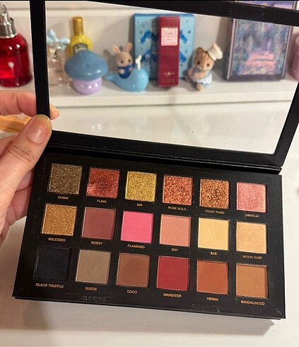 Huda Rose Gold Far Paleti