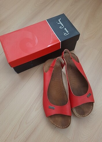 40 numara Pierre Cardin sandalet
