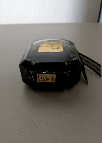 Victoria's Secret Bombshell Oud Kadın Parfümü - Görsel 2