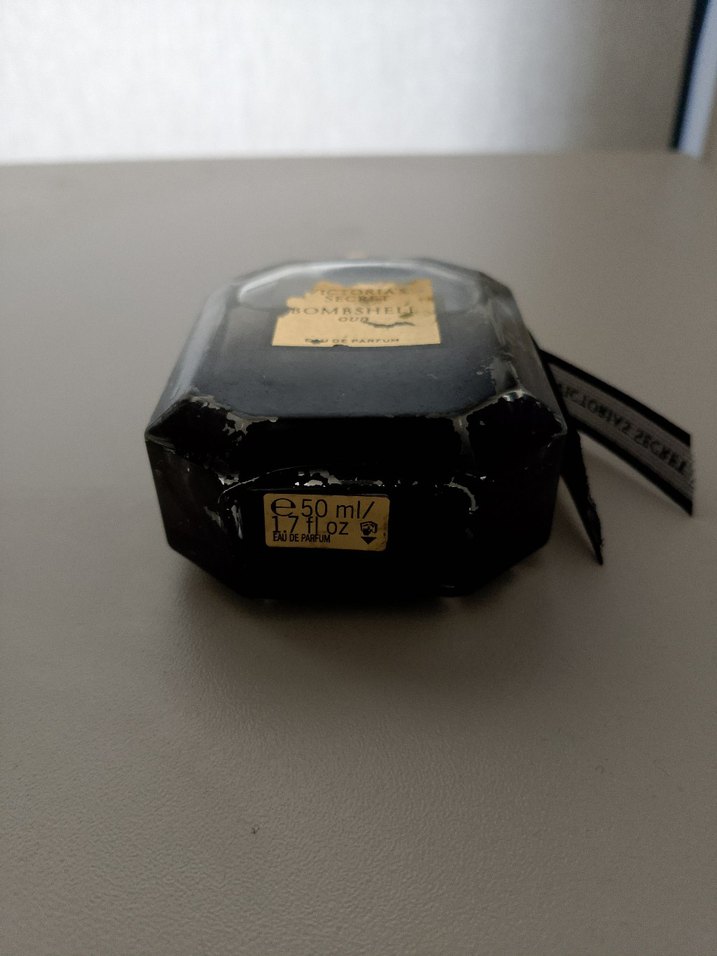 Victoria's Secret Bombshell Oud Kadın Parfümü - Görsel 2