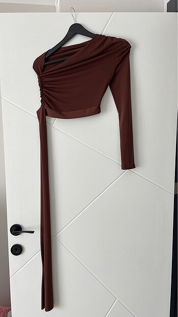 Tek kollu bluz crop