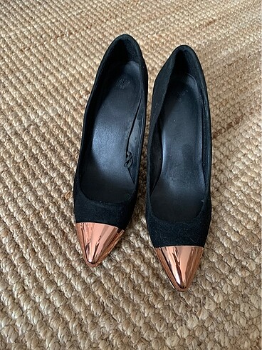 Siyah stiletto ayakkabı