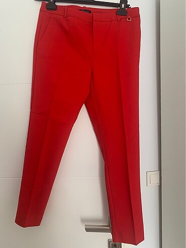 Kırmızı pantalon