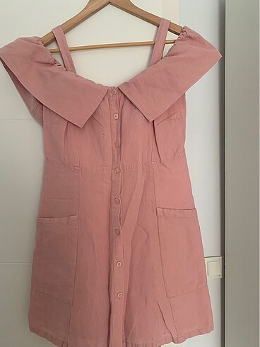 Pembe elbise