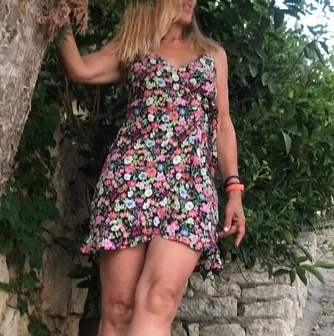 Çiçekli kısa elbise