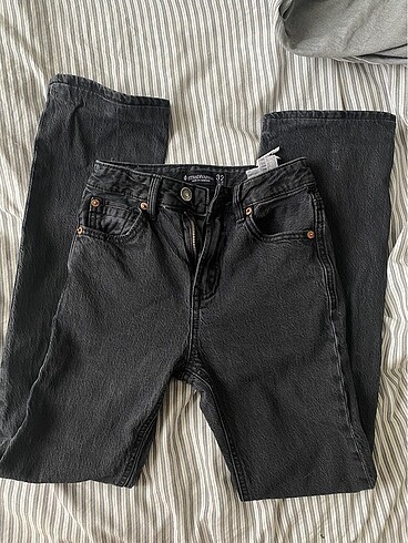 32 Beden siyah Renk Stradivarius d98 siyah