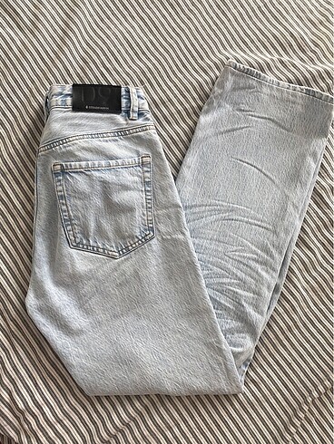 32 Beden Stradivarius d98 jean
