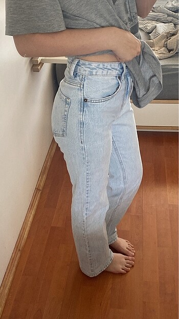 32 Beden mavi Renk Stradivarius d98 jean
