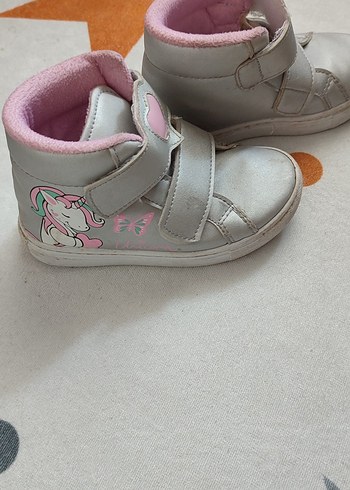 LC Waikiki Kız Çocuk Gri-Pembe Cırtlı Spor Ayakkabı