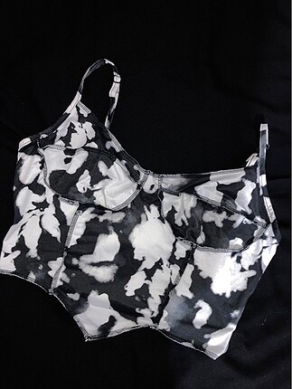 Siyah beyaz desenli shein crop top