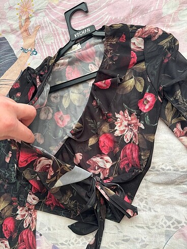 m Beden çeşitli Renk Çiçekli tül kruvaze yaka fırfırlı tül