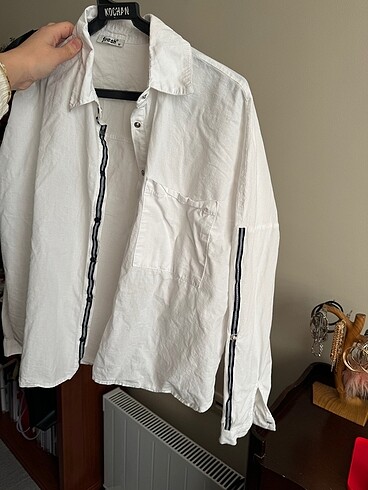 Mango Oversize kısa beyaz gömlek