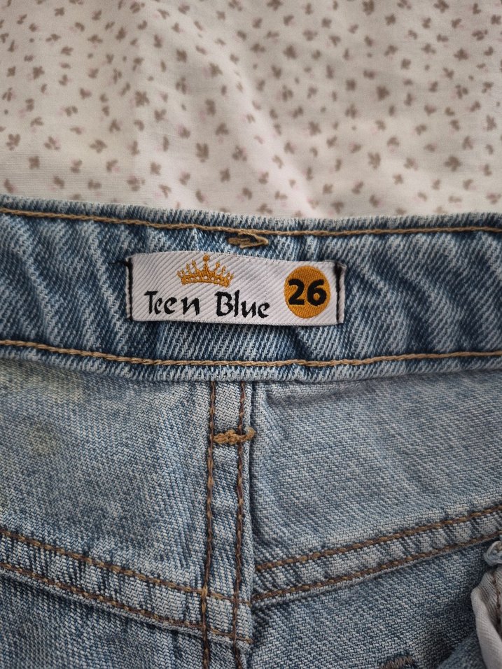 Düğmeli Mini Kot Şort - Görsel 3