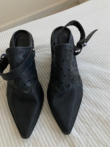 Zara Kovboy sandalet