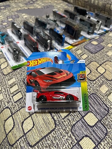 HOT WHEELS LAMBORGJİNİ HURACAN LP 620-2 SUPER TROFEO
