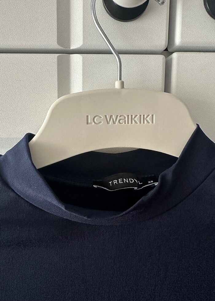 Trendyolmilla Bağlamalı Crop Bluz - Görsel 3