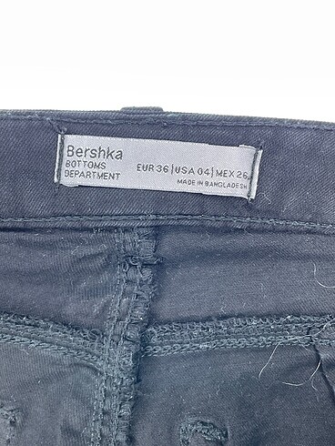 36 Beden siyah Renk Bershka Jean / Kot %70 İndirimli.