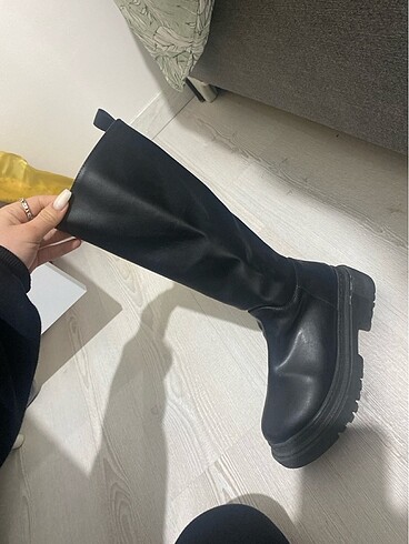 Zara Çizme