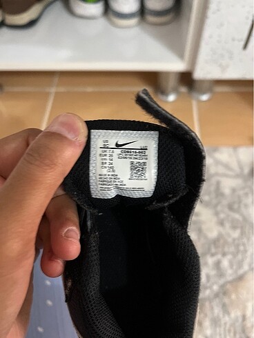 25 Beden siyah Renk Nike ayakkabı
