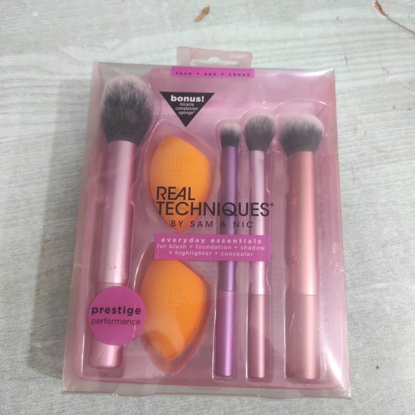 Pastel Pembe Makyaj Fırça Seti ve Sünger - Görsel 2