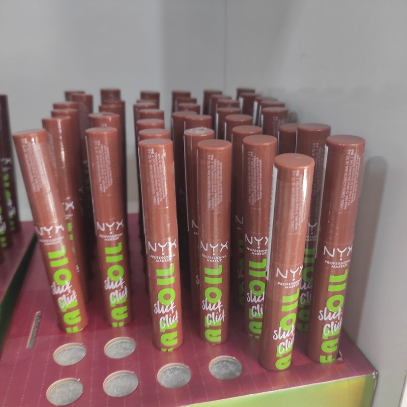 NYX Burgundy Ruj Parlatıcı - Görsel 2