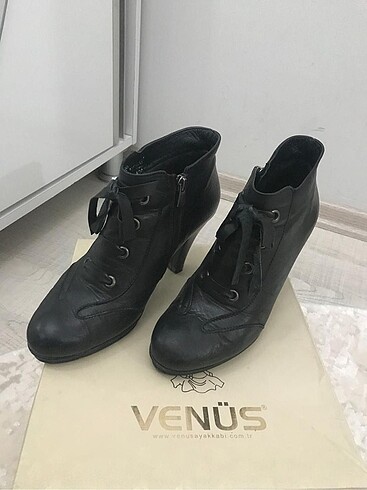 Venüs VENÜS KADIN YARIM BOT