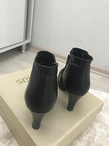 39 Beden siyah Renk VENÜS KADIN YARIM BOT