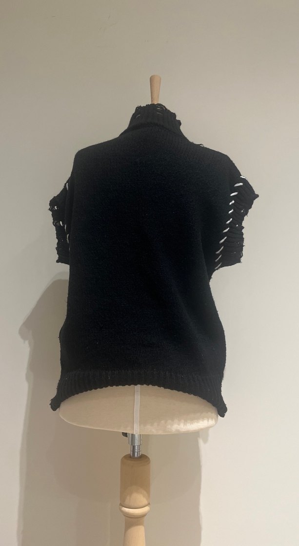 Siyah Yıpranmış Detaylı Yüksek Yakalı Örgü Süveter - Görsel 2