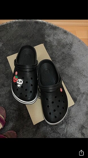 Siyah crocs