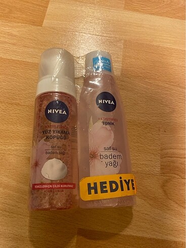Nivea 100 yıkama köpüğü ve tonik