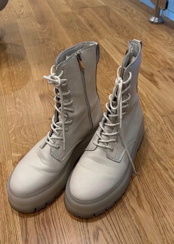 Zara Sehir Stiline Uygun Gri Bagcikli Bot