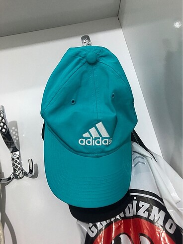 Adidas şapka