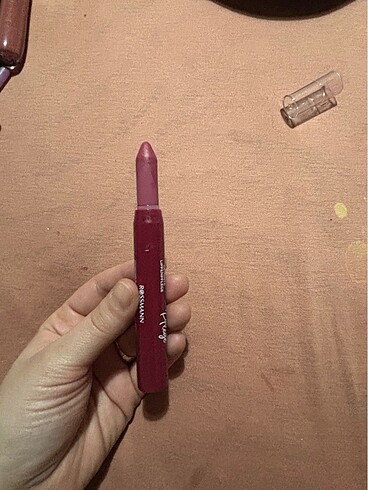 Essence İsana lip balm